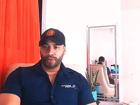 Snapshot of musclehetero chatting on 04.21.26 musclehetero online show from 04.21.26