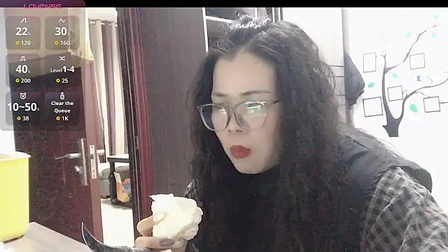 Huahua3187 online show from 11.26.25