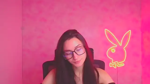 Snapshot of Stella_XO chatting on 11.22.25 Stella XO online show from 11.22.25