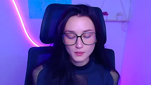 Snapshot of Stella_XO chatting on 11.27.25 Stella XO online show from 11.27.25