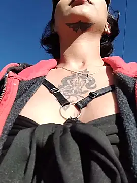 Snapshot of Zoe_addiction chatting on 11.25.25 Zoe addiction online show from 11.25.25