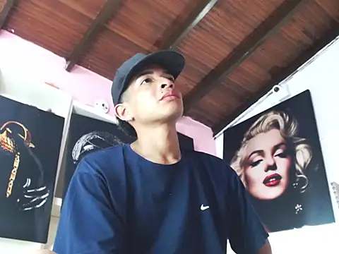 Snapshot of crissex3 chatting on 02.19.26 crissex3 online show from 02.19.26