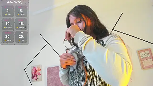 Julieta Lein  online show from 12.04.25