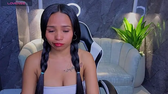 Sofia Tx  online show from 11.24.25