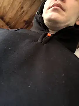 Snapshot of Spielzeugtwink chatting on 11.22.25 Spielzeugtwink online show from 11.22.25