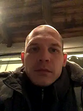 Snapshot of Spielzeugtwink chatting on 11.28.25 Spielzeugtwink online show from 11.28.25