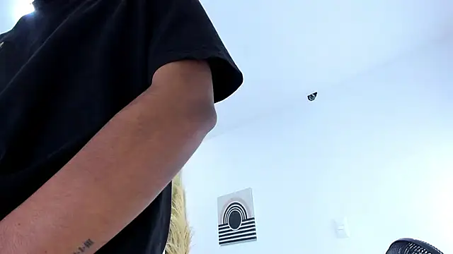 Snapshot of DamianAndMAximoo chatting on 11.25.25 DamianAndMAximoo online show from 11.25.25