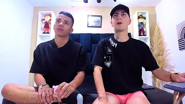 Snapshot of DamianAndMAximoo chatting on 12.02.25 DamianAndMAximoo online show from 12.02.25