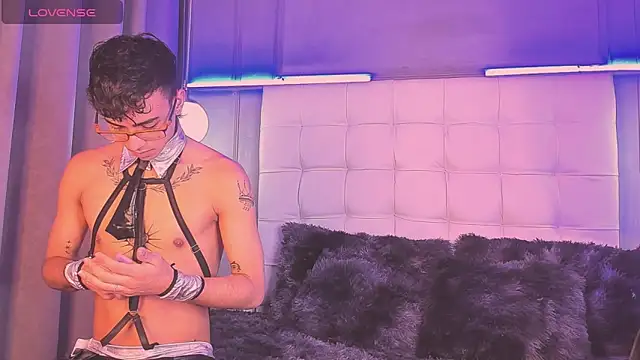 Smile KAI 16 online show from 11.26.25