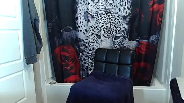 Snapshot of TattedRasta2x0 chatting on 12.20.25 TattedRasta2x0 online show from 12.20.25