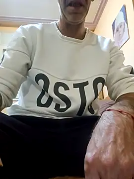 Snapshot of CDY74 chatting on 11.26.25 CDY74 online show from 11.26.25