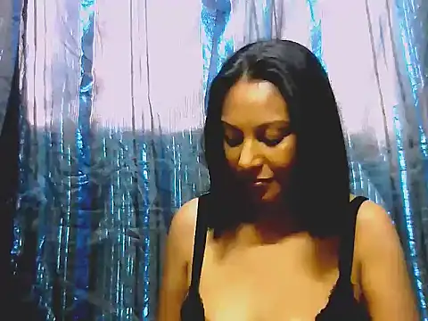 Snapshot of indian_spice_girl chatting on 11.25.25 indian spice girl online show from 11.25.25