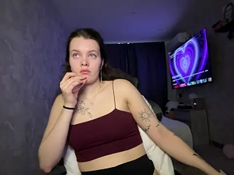 Snapshot of Teresa_Yung chatting on 11.22.25 Teresa Yung online show from 11.22.25