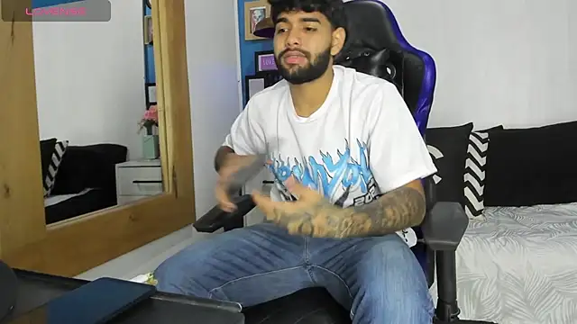 Snapshot of Jesuss77_ chatting on 11.27.25 Jesuss77 online show from 11.27.25