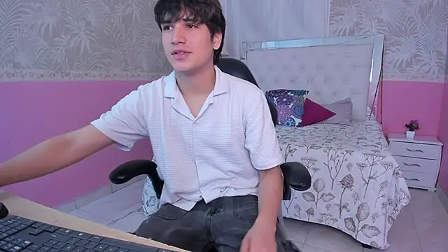 Snapshot of JakeSummer_ chatting on 11.25.25 JakeSummer online show from 11.25.25