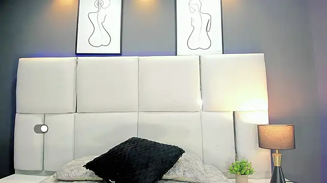 Snapshot of RenataAcosta chatting on 11.28.25 RenataAcosta online show from 11.28.25