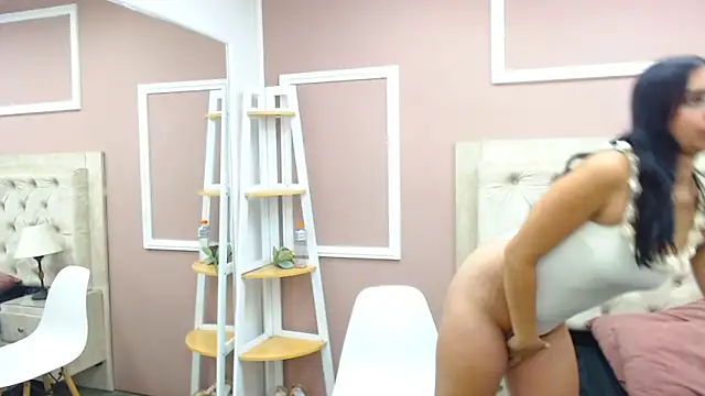 Snapshot of kamizea chatting on 11.28.25 kamizea online show from 11.28.25