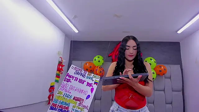 Snapshot of Sarita_Ass chatting on 06.17.26 Sarita Ass online show from 06.17.26