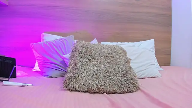 emilyrousee01 online show from 12.13.25