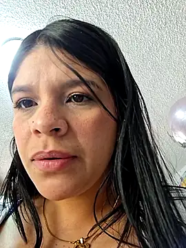 Layla-daring online show from 12.18.25