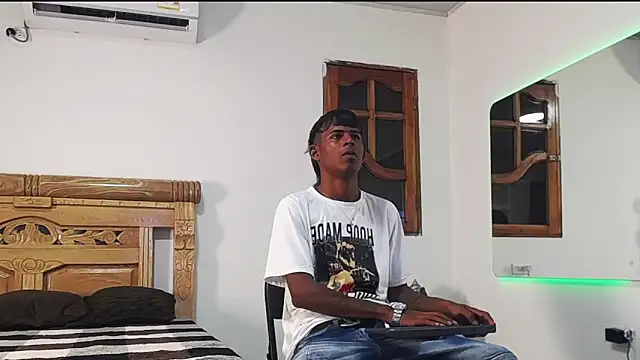 Snapshot of black_boy22_ chatting on 11.26.25 black boy22 online show from 11.26.25