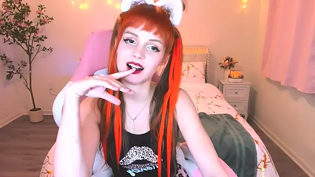 Snapshot of blair_venom chatting on 12.21.25 blair venom online show from 12.21.25