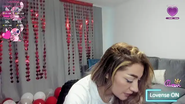 Snapshot of rossana_doll chatting on 02.13.26 rossana doll online show from 02.13.26