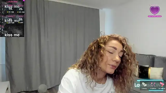 Snapshot of rossana_doll chatting on 02.21.26 rossana doll online show from 02.21.26