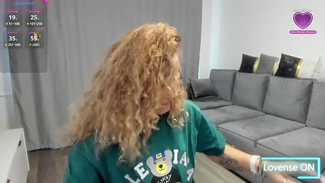 Snapshot of rossana_doll chatting on 02.25.26 rossana doll online show from 02.25.26