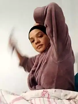 Snapshot of Cadence28 chatting on 11.24.25 Cadence28 online show from 11.24.25