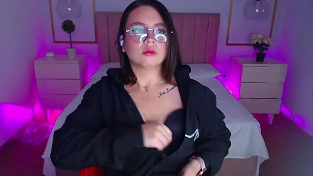 Snapshot of Alice_Sinclair_ chatting on 11.20.25 Alice Sinclair online show from 11.20.25