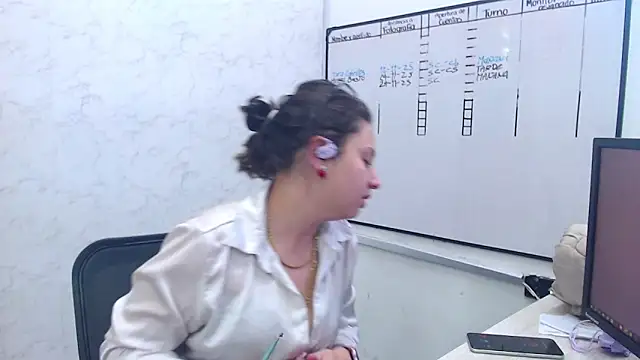 Snapshot of Alice_Sinclair_ chatting on 11.24.25 Alice Sinclair online show from 11.24.25