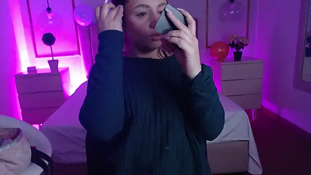 Snapshot of Alice_Sinclair_ chatting on 11.26.25 Alice Sinclair online show from 11.26.25