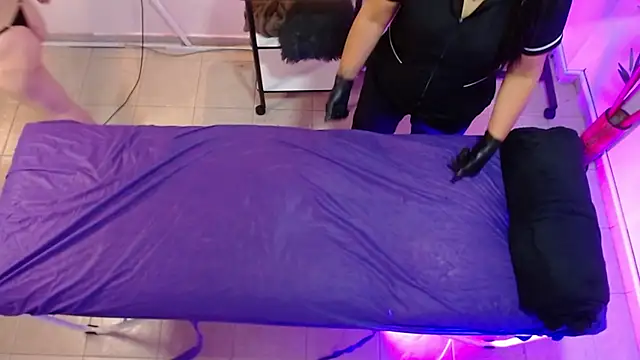 Snapshot of Alice_Sinclair_ chatting on 11.27.25 Alice Sinclair online show from 11.27.25