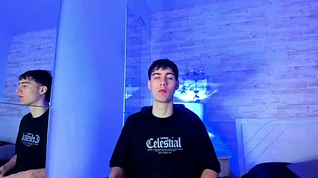 Snapshot of Emir_Ozan_ chatting on 11.28.25 Emir Ozan online show from 11.28.25