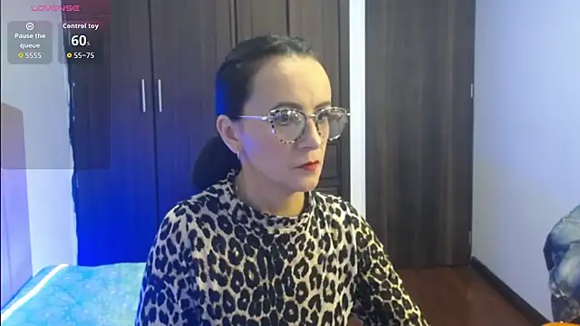 Snapshot of Juliana__lx chatting on 11.26.25 Juliana lx online show from 11.26.25