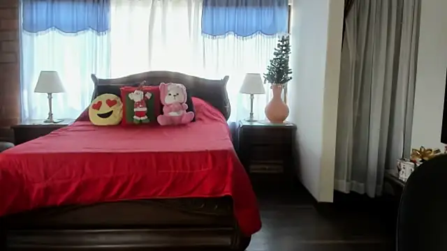 Charlotte-Willson online show from 12.20.25