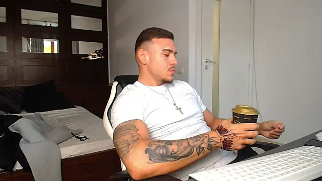 Snapshot of ElijahThorne chatting on 02.04.26 ElijahThorne online show from 02.04.26