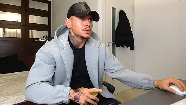 Snapshot of ElijahThorne chatting on 02.05.26 ElijahThorne online show from 02.05.26