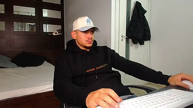 Snapshot of ElijahThorne chatting on 02.09.26 ElijahThorne online show from 02.09.26