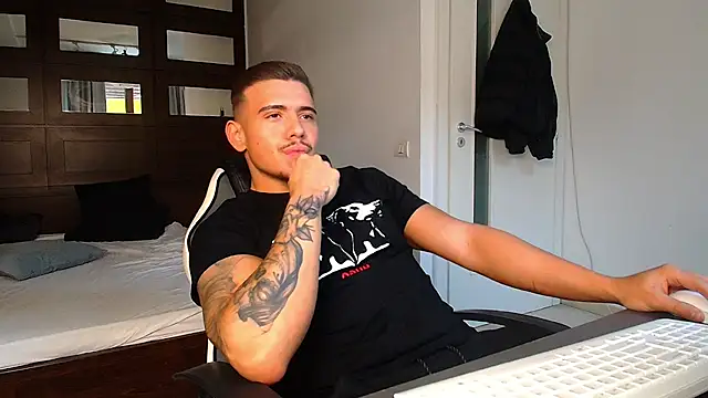 Snapshot of ElijahThorne chatting on 02.19.26 ElijahThorne online show from 02.19.26