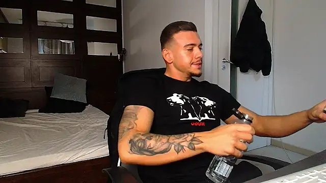 Snapshot of ElijahThorne chatting on 02.25.26 ElijahThorne online show from 02.25.26