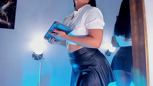 Snapshot of Cami_Ortiiz chatting on 11.27.25 Cami Ortiiz online show from 11.27.25