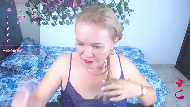 Snapshot of Sara_star1 chatting on 11.24.25 Sara star1 online show from 11.24.25