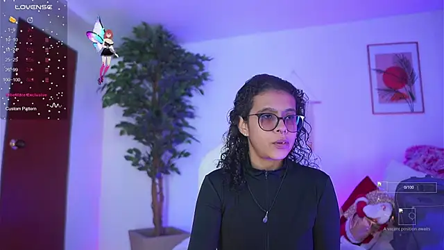 Snapshot of megan_ssmith chatting on 11.24.25 megan ssmith online show from 11.24.25