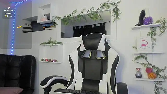 Snapshot of Ariel_Laurentt chatting on 02.19.26 Ariel Laurentt online show from 02.19.26