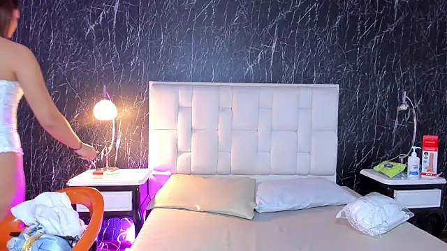 ClarissaMorreti online show from 11.28.25