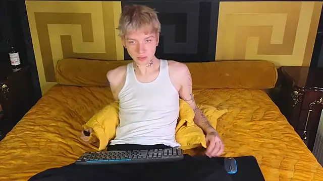 Snapshot of TRAVIS_CLAS chatting on 11.27.25 TRAVIS CLAS online show from 11.27.25