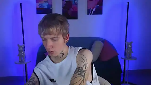 Snapshot of TRAVIS_CLAS chatting on 11.30.25 TRAVIS CLAS online show from 11.30.25