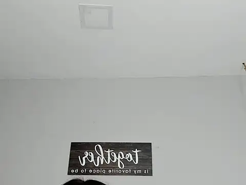 Snapshot of kylie1_ls chatting on 11.29.25 kylie1 ls online show from 11.29.25